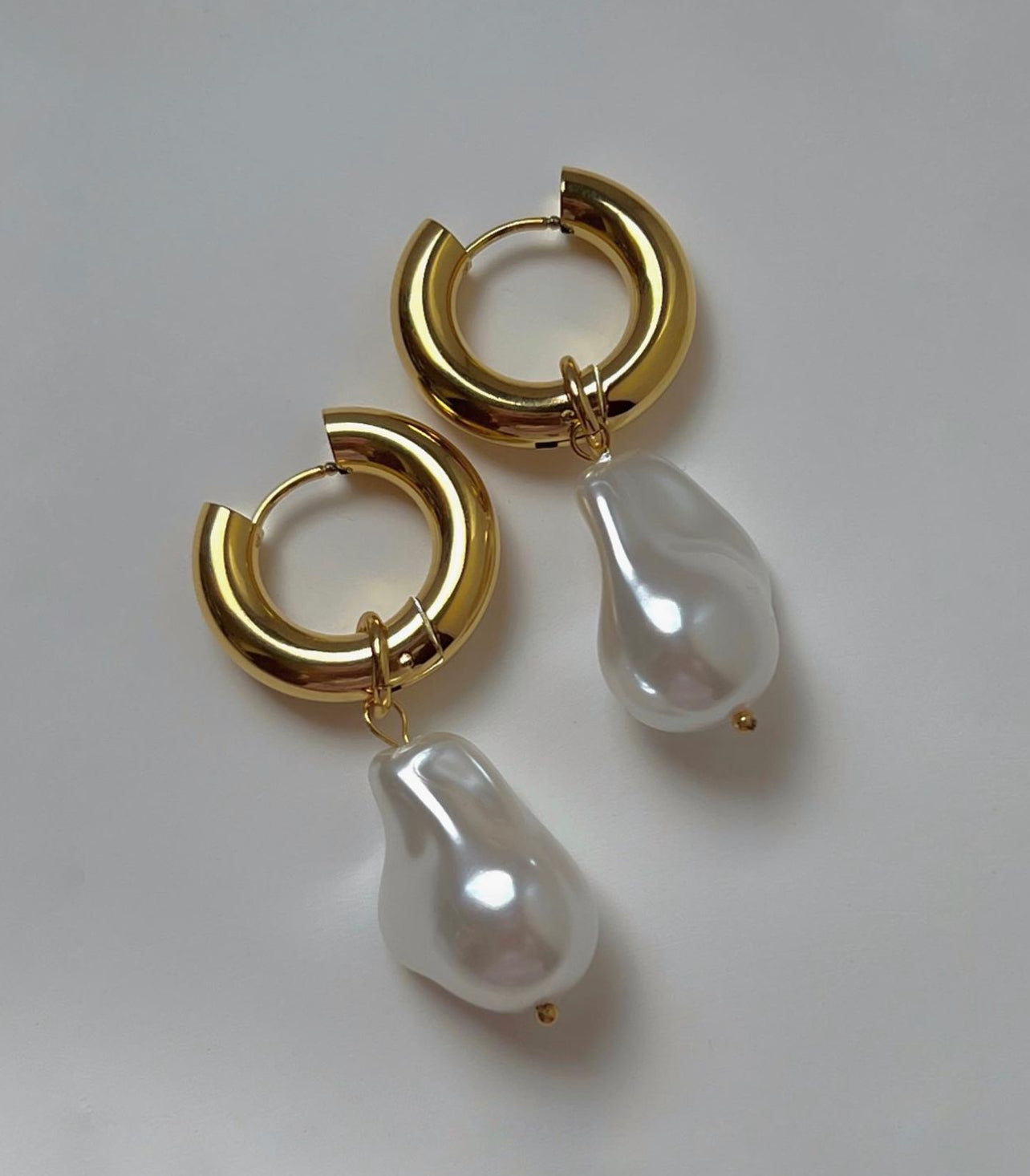 Chunk pearl hoops